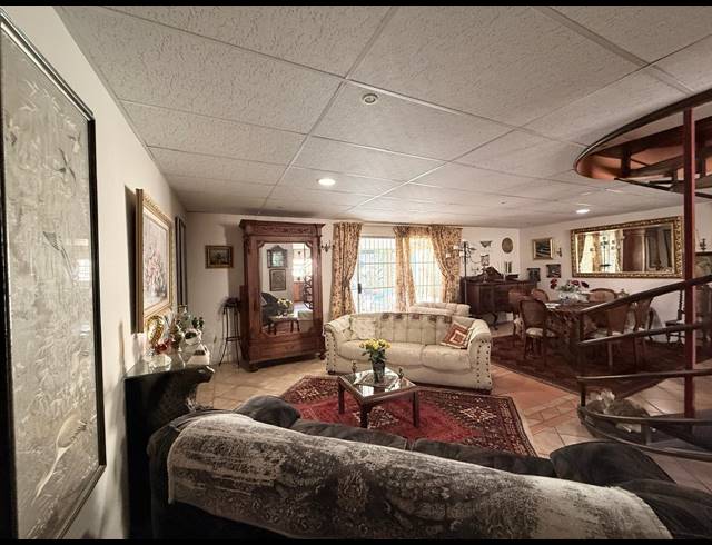 3 BEDROOM FREESTANDING FOR SALE IN SIGNAL HILL